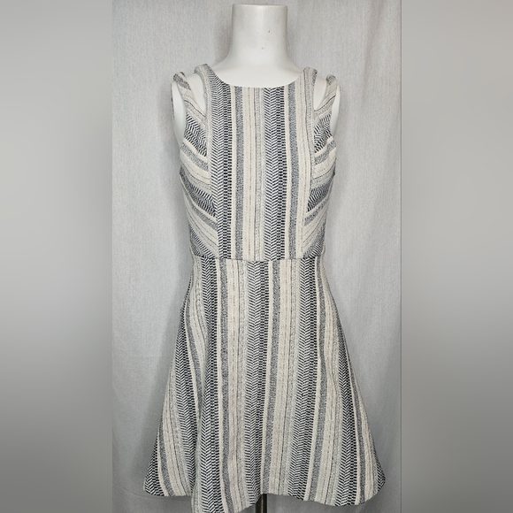 BCBGeneration A-Line Black and White Striped Dress Size 4 NWOT - Picture 1 of 10